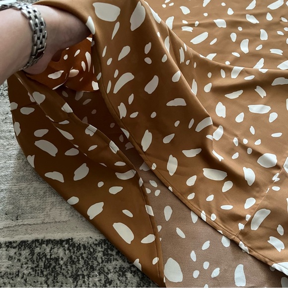 🆕 Old Navy cowl neck spaghetti strap caramel brown & white abstract midi dress - Picture 6 of 12